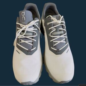 On Running White and Gray Athletic Shoes Sleek Design